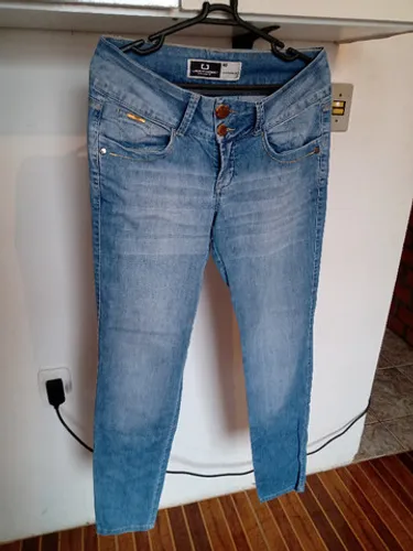 Calça feminina Lado Avesso tamanho 40
