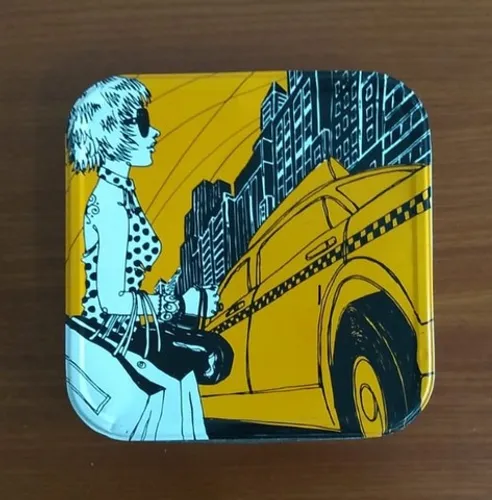 Caixa em aço, medidas 20 x 20 x 5 cm Tema: Shopping at 5TH Avenue