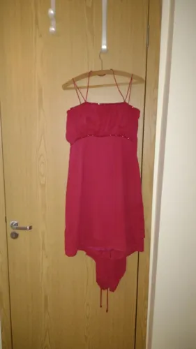 Vestido de festa de crepe bordado