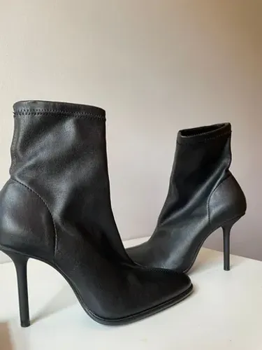 Bota Zara número 34/35