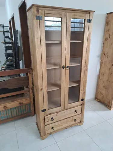 Cristaleira Rustica de madeira com 2 gavetas 