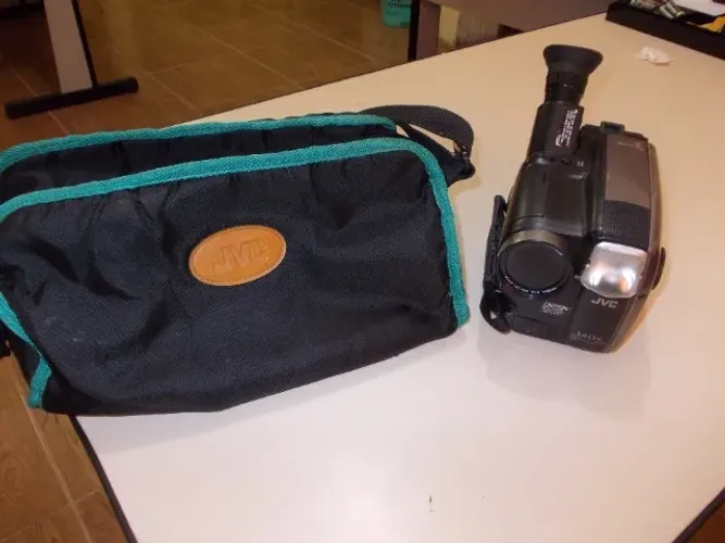 Filmadora Portátil JVC