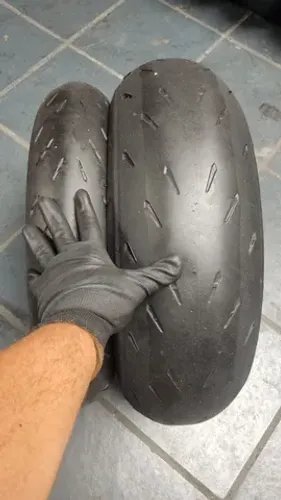 Par pneu Michelin Power RS 120/70-17 e 200/55-17