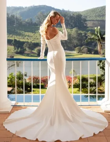 Vestido noiva sereia, decote ombro a ombro, off-white.