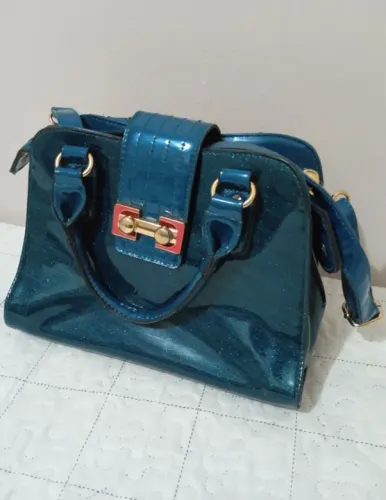 Bolsa azul de mão 