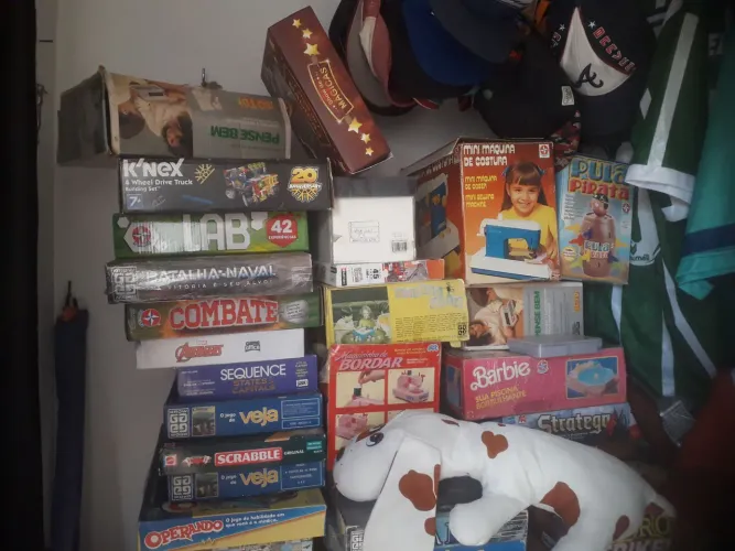 Lote de jogos e brinquedos 