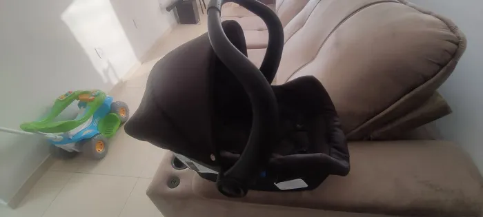 Cadeira de Carro para Bebê -semi nova
