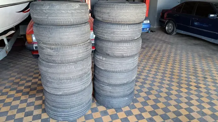 Pneus 185/55R16 Bridgestone - Meia vida e Usados - R$150,00 cada