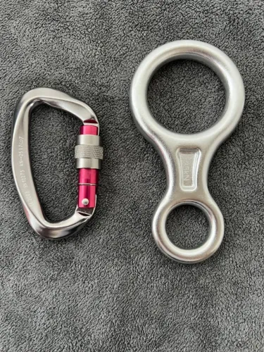 Kit Rapel Mosquetão D Alumínio 25KN e Freio Oito 35KN Novo Oferta