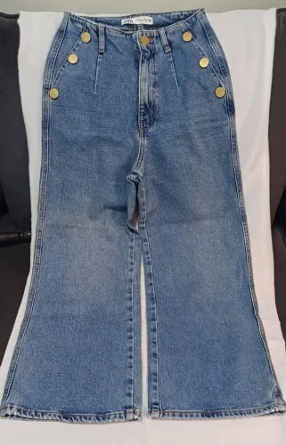 Calça Jeans Flare Zara com Botões Dourados