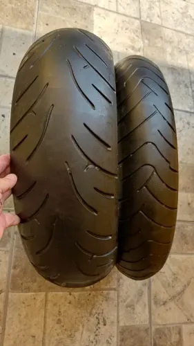 Par pneu Bridgestone Battlax BT023 180/55-17 e 120/70-17