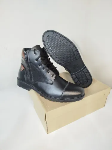 Bota Coturno Estilo Social com Zíper lateral N° 44.(PIX, DINHEIRO OU CARTÃO). 