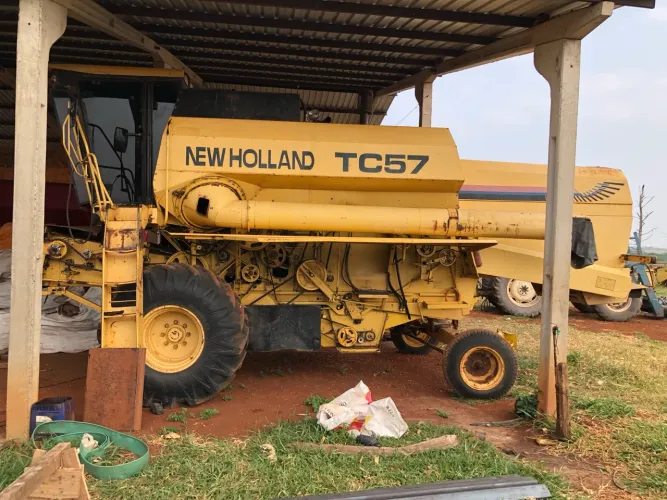 Colheitadeira New Holland TC57
