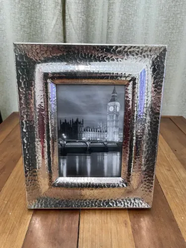 Quadro de metal com design moderno
