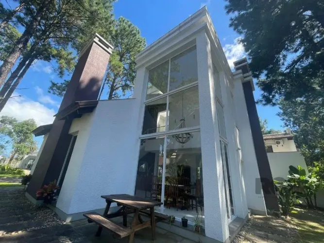Casa de Condomínio em Atlântida Sul