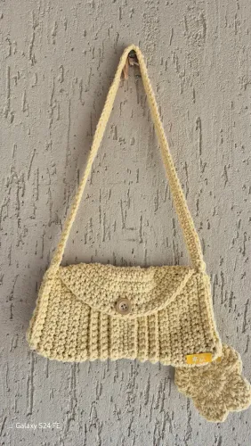 Bolsa amarelinha