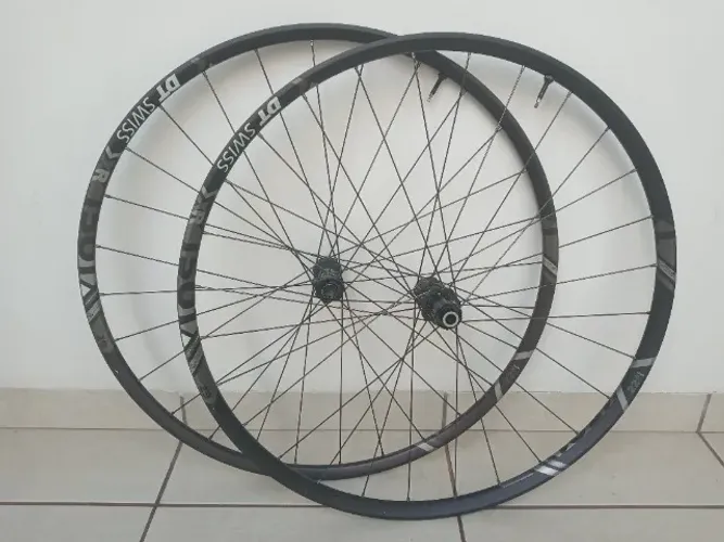 Rodas DT Swiss 1501 peso 1.5 kg (Tras. não é Boost, Diant. é Boost)