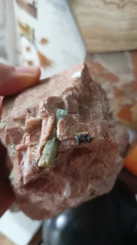 Pedra bruta Berilos na matriz de Feldspato 1kg