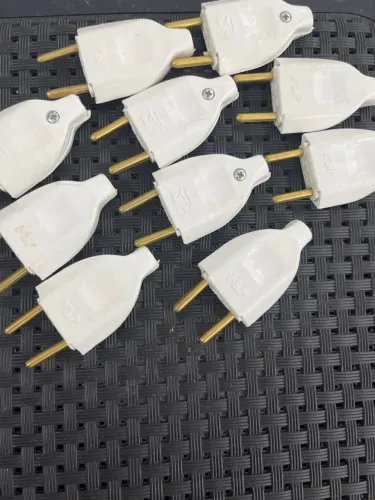 Plugues de Tomada 2 pinos