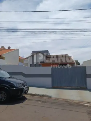 Venda de Casas / Padrão na cidade de Itápolis