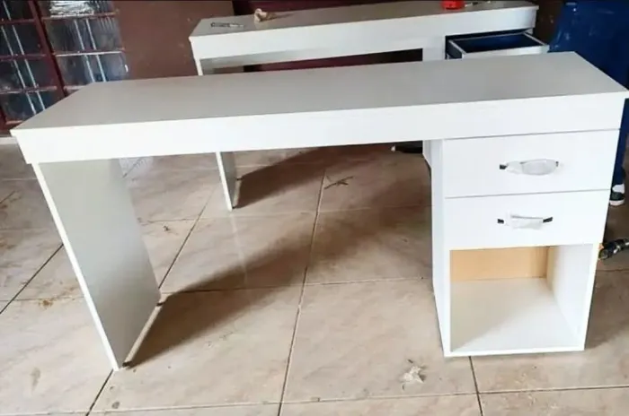 Mesa de Escritório Branca com 2 Gavetas