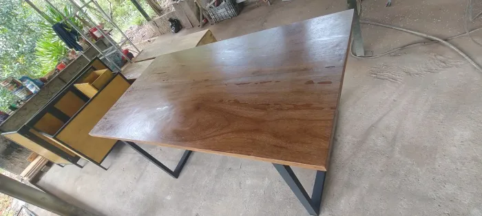 Mesa de Jantar em Madeira Maciça