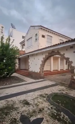 Alugo Casarão com mais de 15 cômodos 