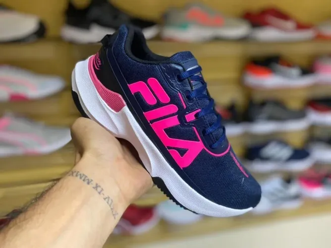 Tênis Fila Feminino Azul com Detalhes em Rosa