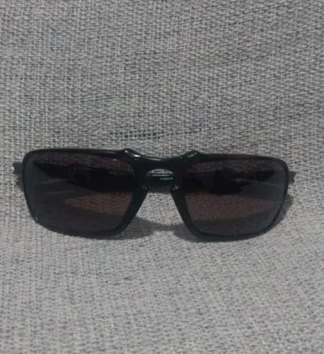 Óculos Oakley Badman OO6020-06 Dark Carbon / Prizm Daily Polarized Original