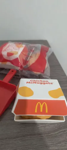 Brinquedo McDonald's Nuggets - Coleção Brincando de Mequi