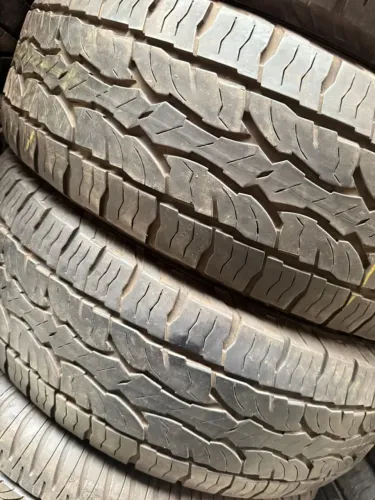 Pneu Dunlop 215/65/16 At 75 % de vida útil