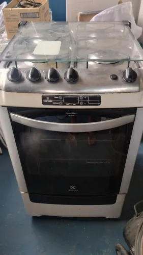 Fogão Electrolux com Acendimento Automático e Timer