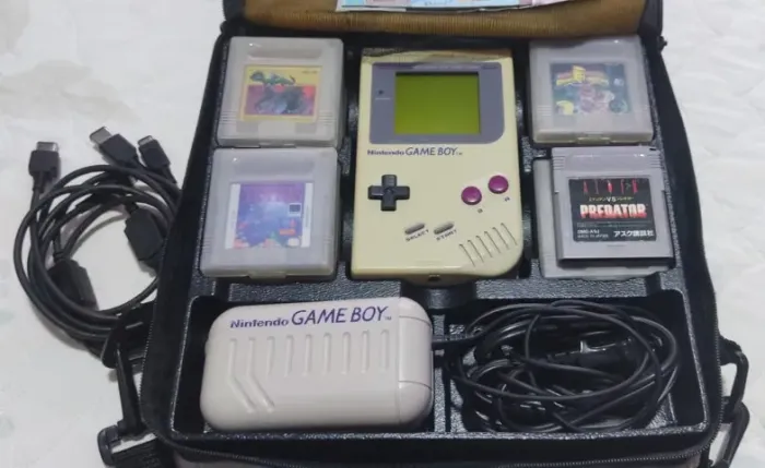 Nintendo Game Boy Classic + Bolsa, Bateria, Cabo Link e 12 Jogos.