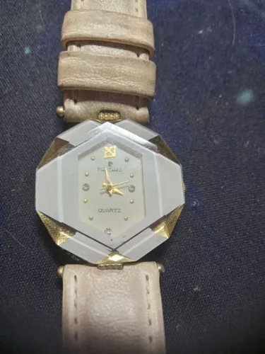 Antigo Relogio feminio branco Pierre Cardin