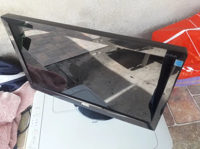 Vendo ou troco monitor AOC de 15,6 polegadas 
