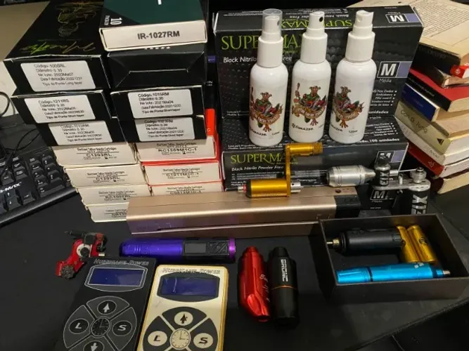 Kit para tatuagem (7 máquinas + equipamentos)