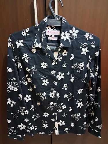 Camisa feminina estampada floral
