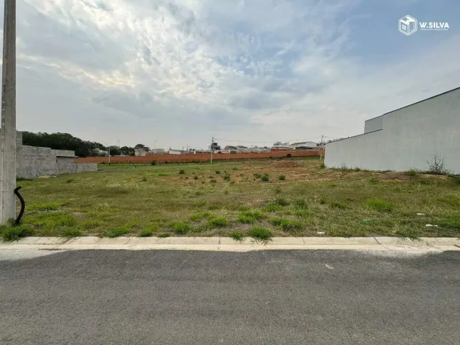 Terreno à venda no Condomínio Jardim Siena com 250m² e excelente topografia, pronto para c