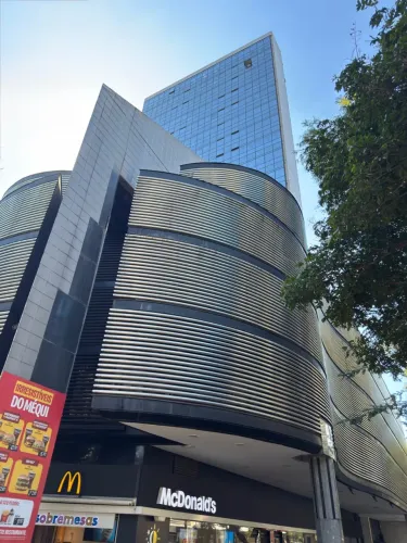 MEIO ANDAR CORRIDO encima do Mc Donalds da Savassi 100m² (podendo expandir a 150m²)