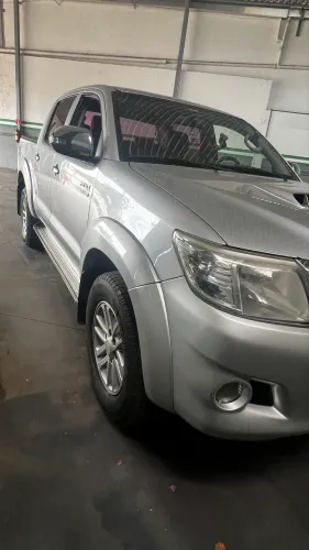 Toyota Hilux CD SRV D4-d 4X4 3.0 TDI Diesel AUT 2012