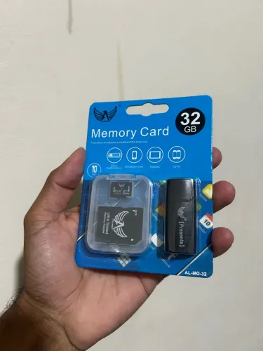 Cartão de Memória 32GB com Adaptador - Novo
