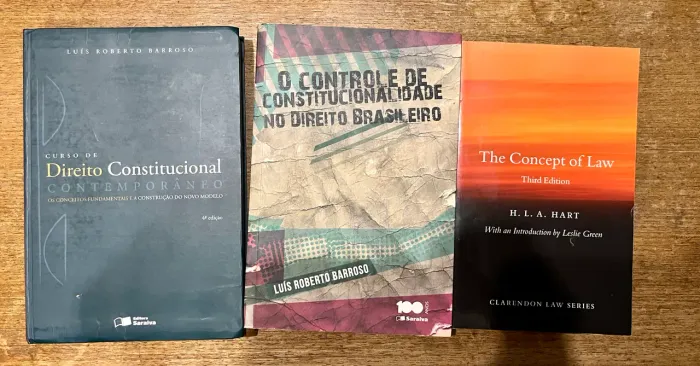 Lote livros de Direito