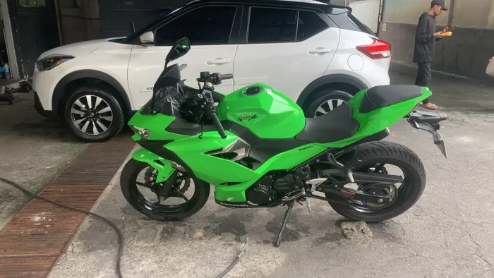 Kawasaki ninja 400 nova abaixo da FIPE doc 2025 pago no meu nome moto zera