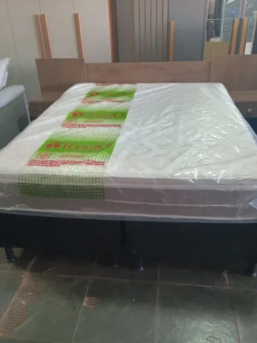Cama Queen e colchão espuma D 45 selado 