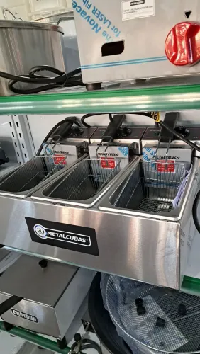 A. Fritadeira Industrial Metalcubas 3 cestos
