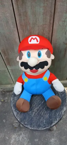 Pelúcia do mario