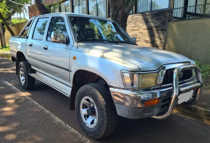 Toyota Hilux CD SRV 4X4 3.0 8V 116cv TB Diesel 2004