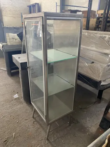 ARMÁRIO EM AÇO INOX/VIDRO MED: 1,50A X 0,50L X 0,43P