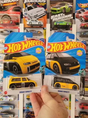 Dupla Renault Espace F1 Lacrada Amarelo e o Preto Hot Wheels.