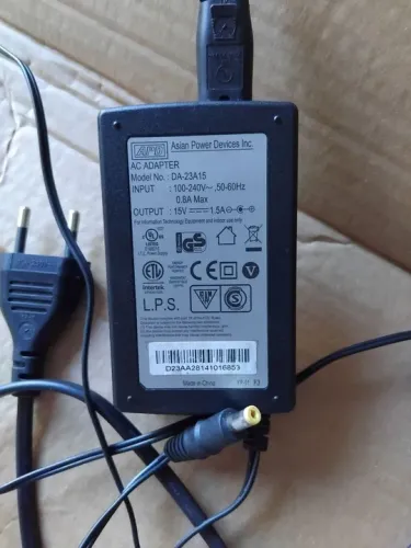 Fonte Carregador 15V 1.5A para Notebook, Tablet, Câmera, etc.
